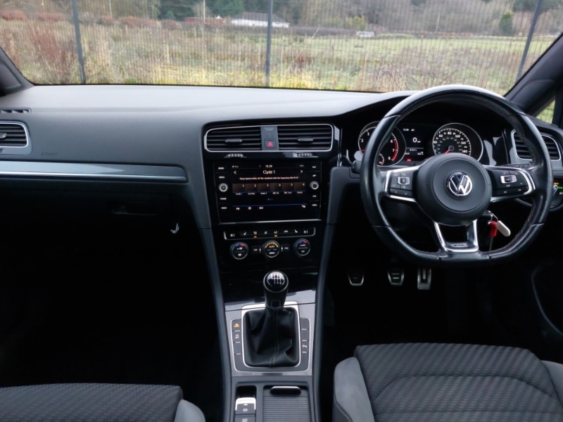 Used Volkswagen Golf 2020 for sale - 76656645: Photo 2