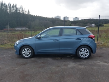 Used Hyundai i20 2017 for sale - 77664212: Photo