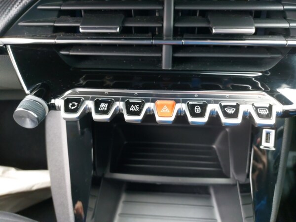 Used Peugeot 2008 2022 for sale - 76282301: Photo 15