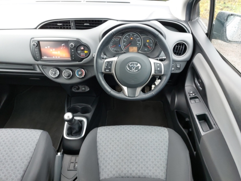 Used Toyota Yaris 2015 for sale - 78125574: Photo 2