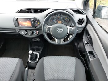 Used Toyota Yaris 2015 for sale - 78125574: Photo