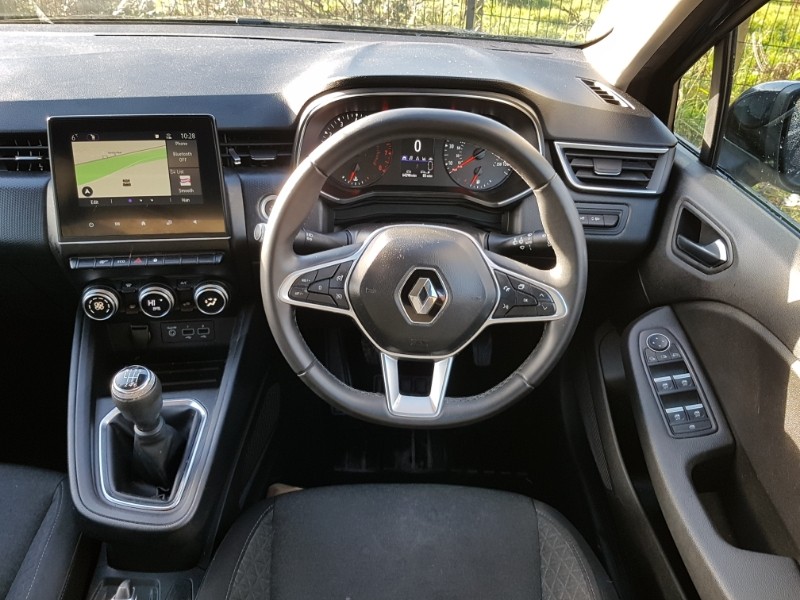 Used Renault Clio 2021 for sale - 76393324: Photo 2