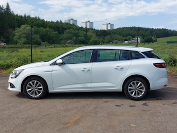Used Renault Megane 2017 for sale - 78740479: Photo