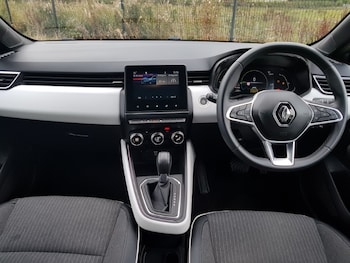 Used Renault Clio 2022 for sale - 76083373: Photo 2