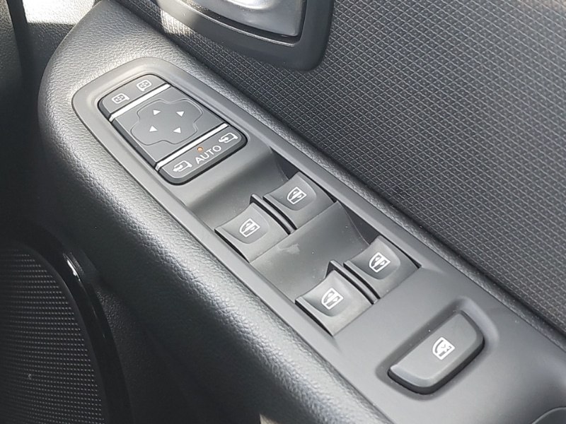 Used Renault Clio 2018 for sale - 76502317: Photo 18