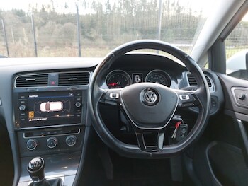 Used Volkswagen Golf 2018 for sale - 77371274: Photo