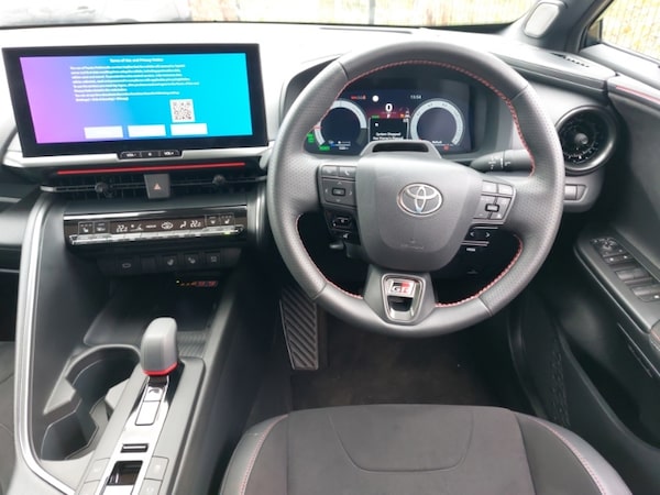 Used Toyota C-HR 2024 for sale - 76282038: Photo 2