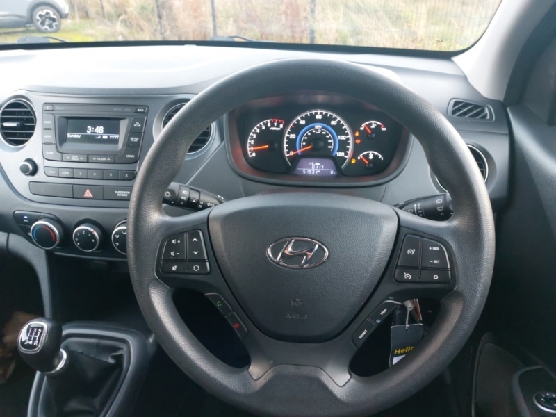 Used Hyundai i10 2017 for sale - 76397458: Photo 2