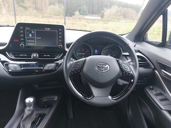 Used Toyota C-HR 2021 for sale - 78253330: Photo