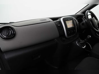 Used Nissan NV300 2017 for sale - 78284781: Photo