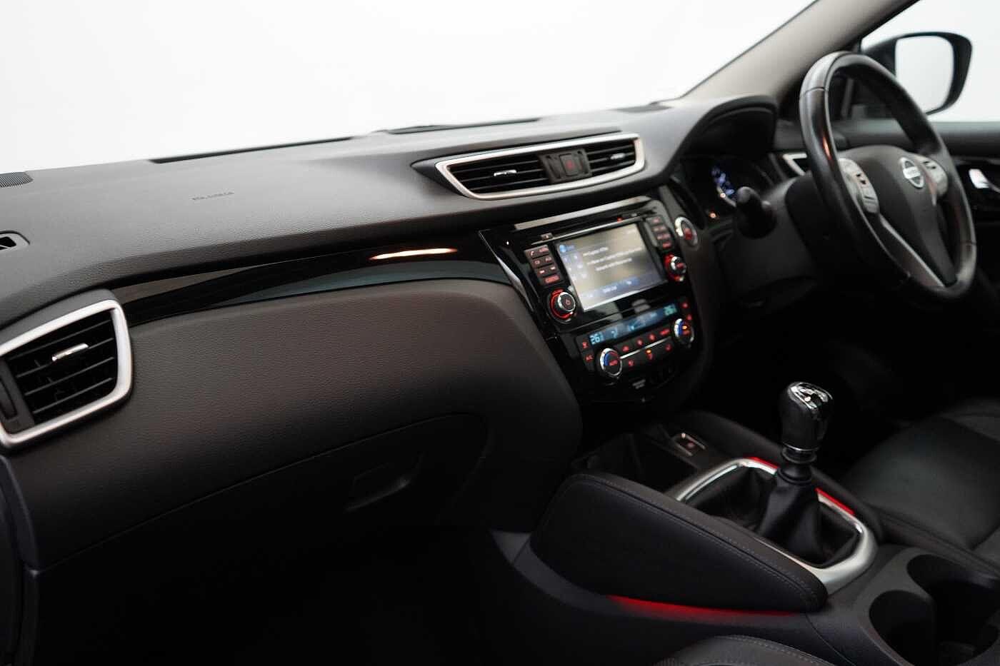 Used Nissan Qashqai 2017 for sale - 76673481: Photo 2