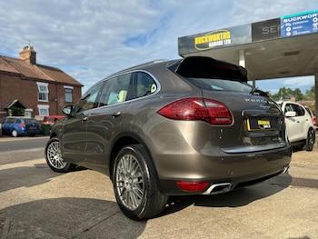 Used Porsche Cayenne 2012 for sale - 79385312: Photo