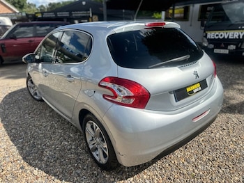 Used Peugeot 208 2013 for sale - 78886896: Photo