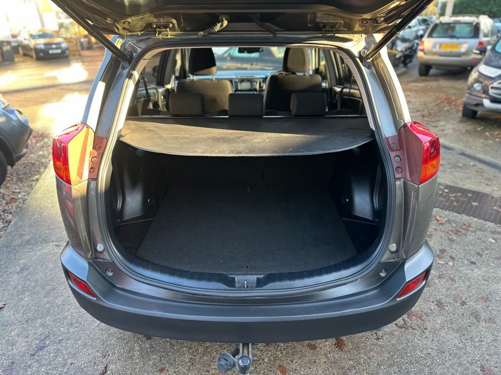 Used Toyota RAV4 2014 for sale - 76582902: Photo 5