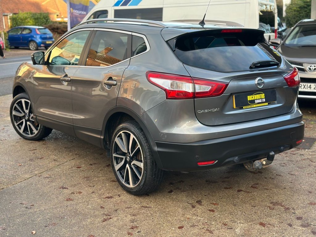 Used Nissan Qashqai 2017 for sale - 76582896: Photo 4