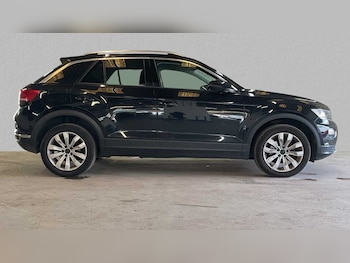 Used Volkswagen T-Roc 2018 for sale - 75813394: Photo