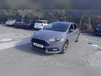 Used Ford Focus 2015 for sale - 76016221: Photo 2
