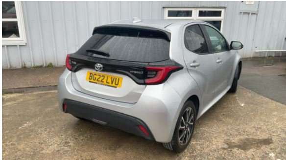 Used Toyota Yaris 2022 for sale - 76016141: Photo 2