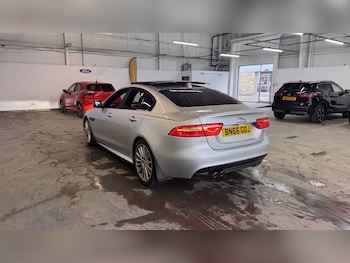 Used Jaguar XE 2016 for sale - 75968097: Photo
