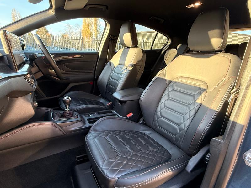 Used Ford Focus 2023 for sale - 76895329: Photo 18