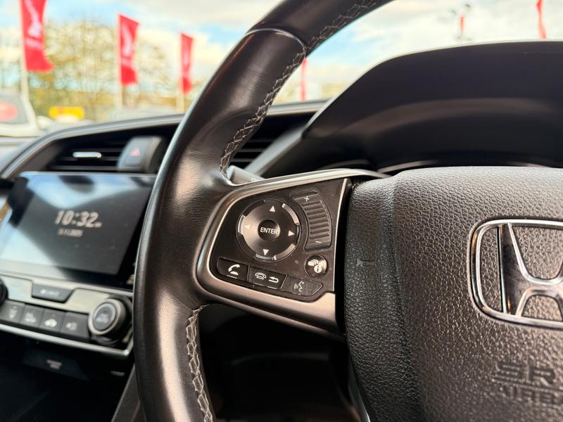 Used Honda Civic 2017 for sale - 76796985: Photo 17