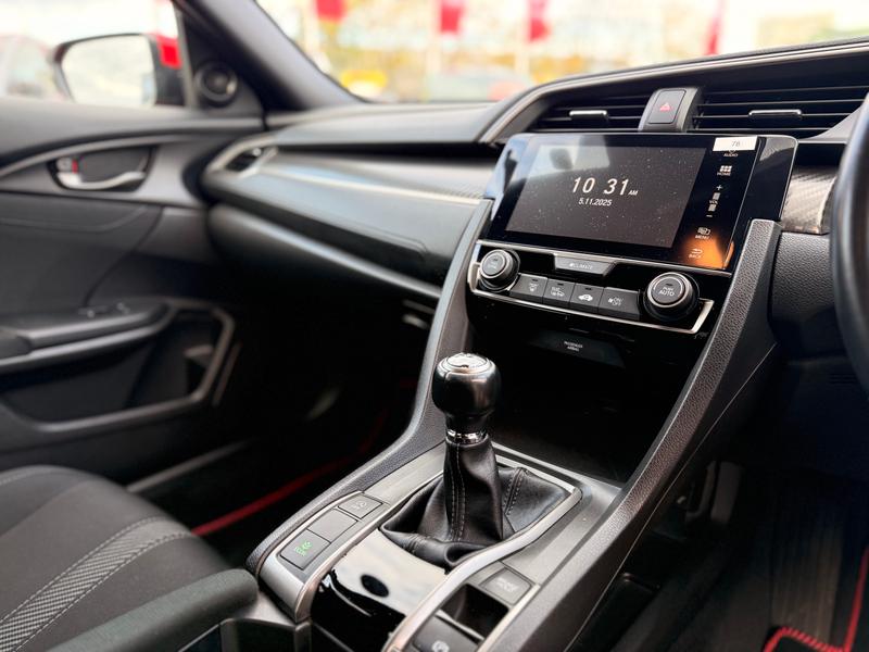 Used Honda Civic 2017 for sale - 76796985: Photo 19