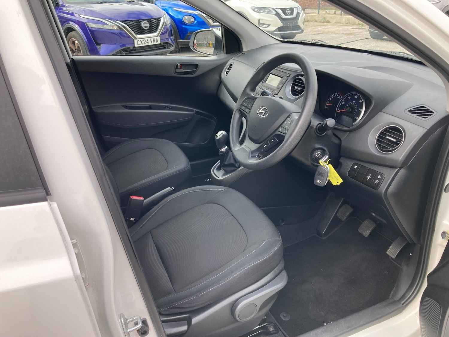 Used Hyundai i10 2017 for sale - 76375472: Photo 11