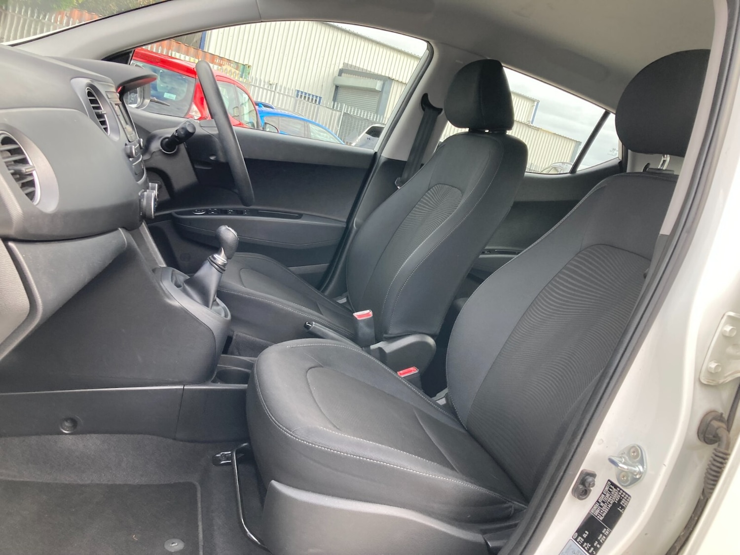 Used Hyundai i10 2017 for sale - 76375472: Photo 13