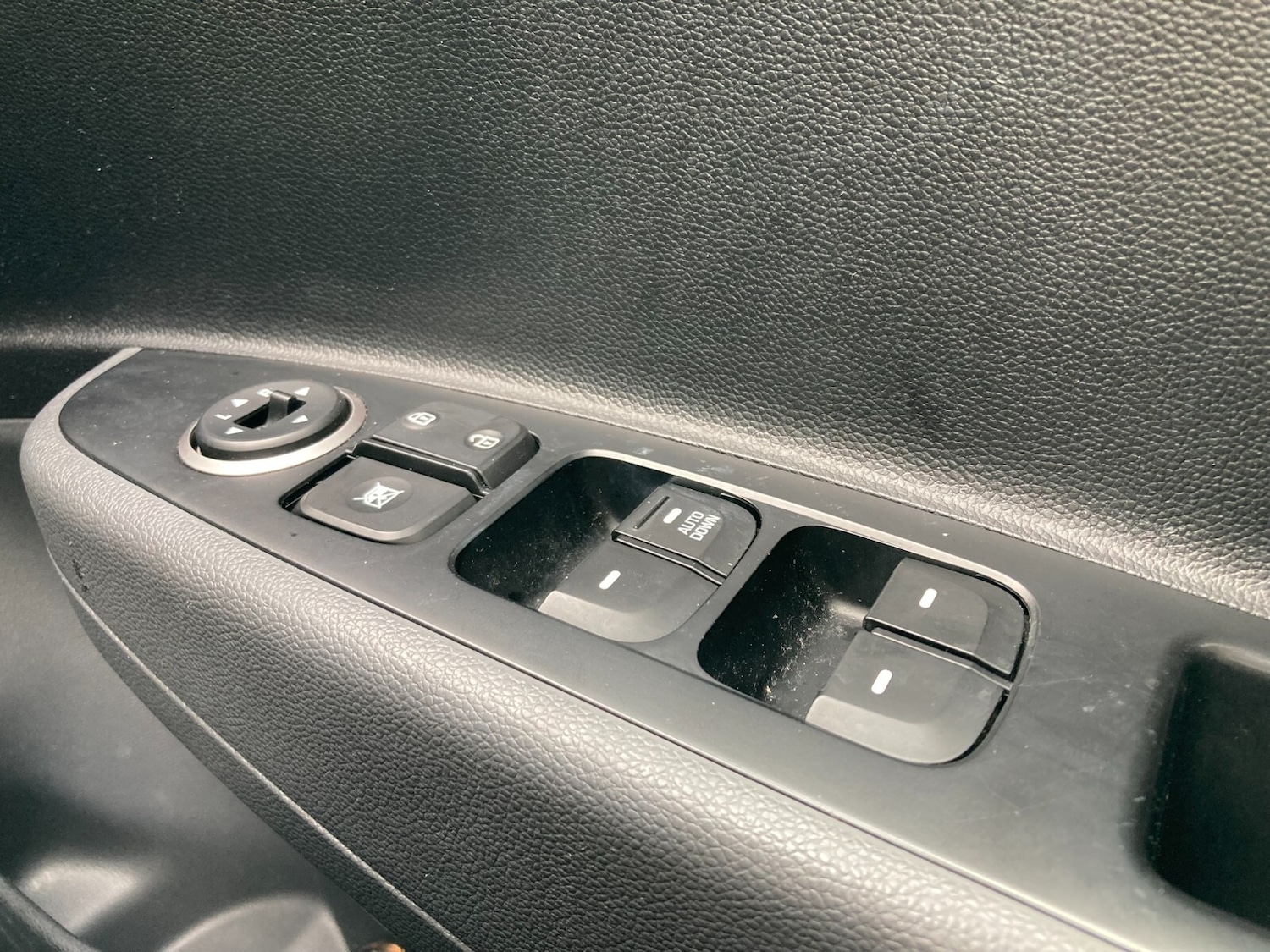 Used Hyundai i10 2017 for sale - 76375472: Photo 32