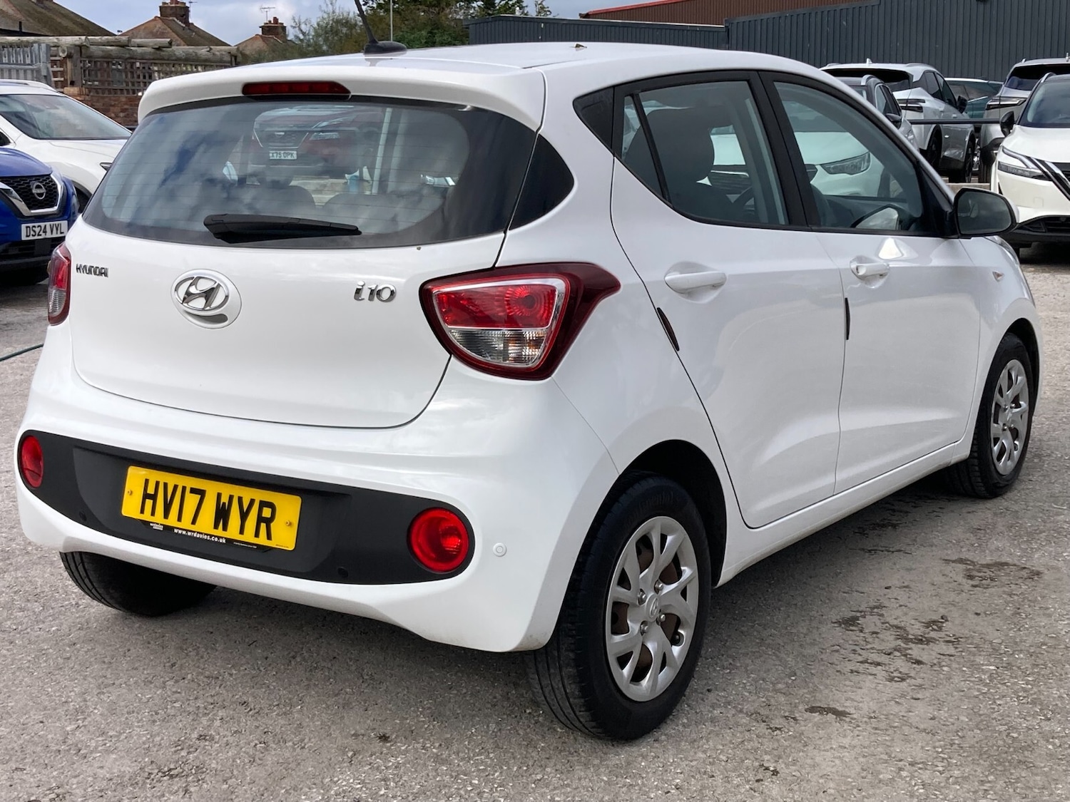 Used Hyundai i10 2017 for sale - 76375472: Photo 4