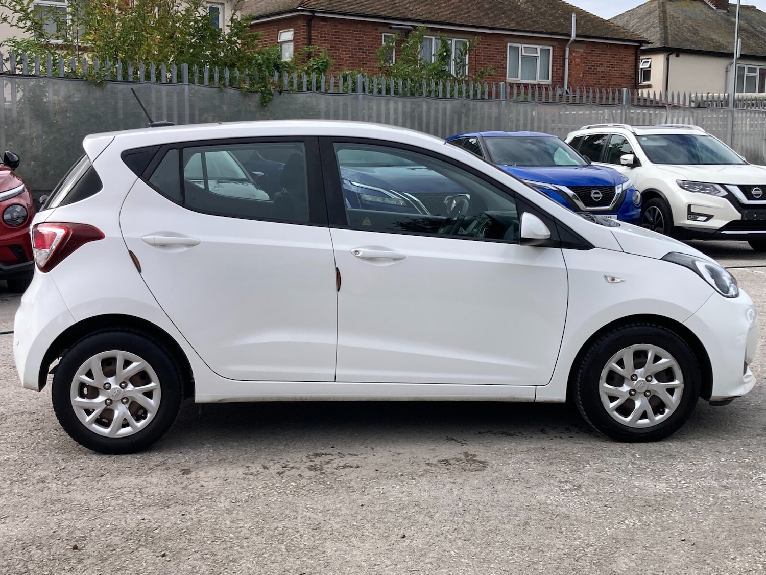 Used Hyundai i10 2017 for sale - 76375472: Photo 7