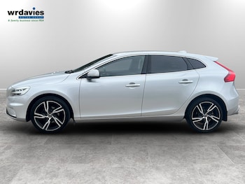 Used Volvo V40 2018 for sale - 79514537: Photo