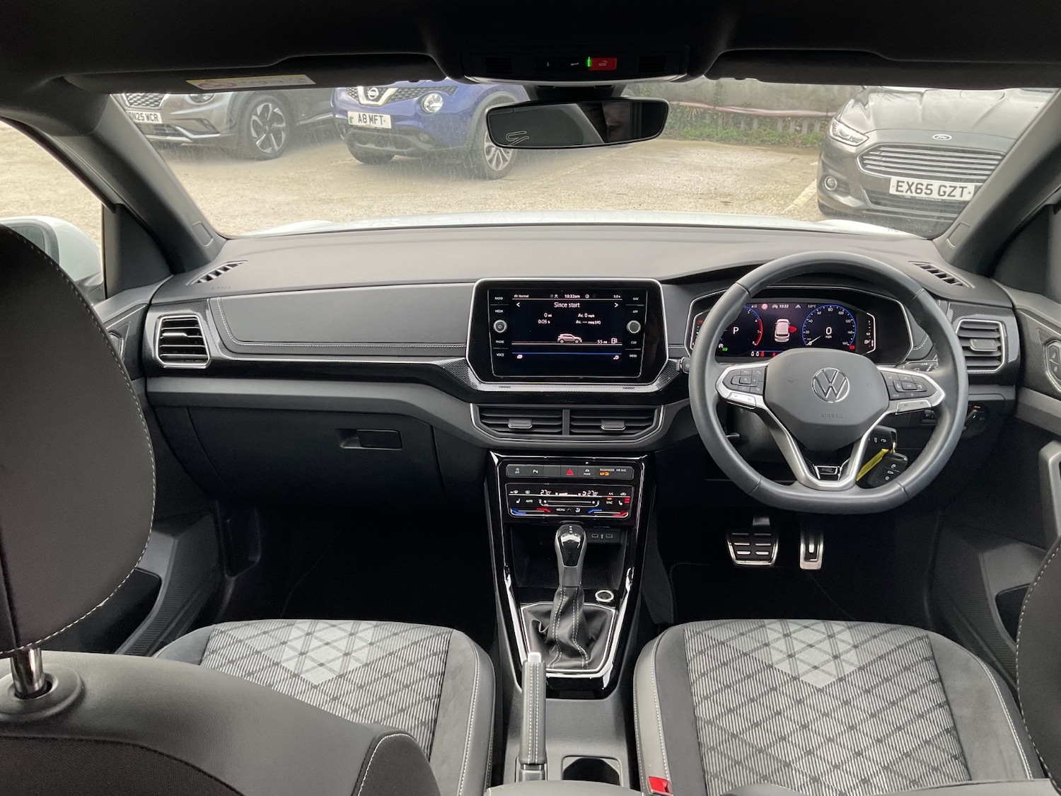 Used Volkswagen T-Cross 2024 for sale - 77581369: Photo 2