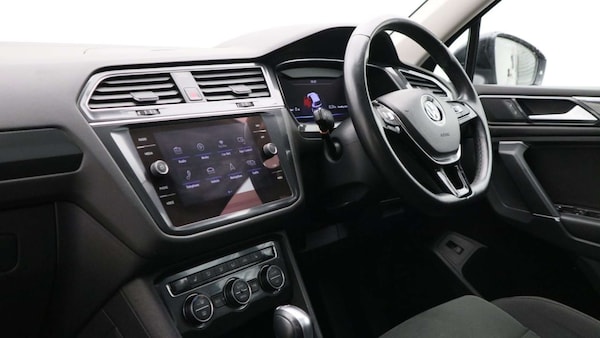 Used Volkswagen Tiguan 2018 for sale - 76250775: Photo 2