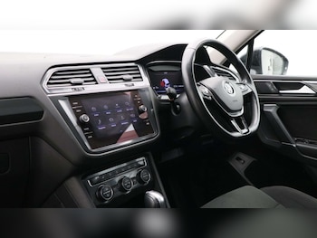 Used Volkswagen Tiguan 2018 for sale - 76250775: Photo 2