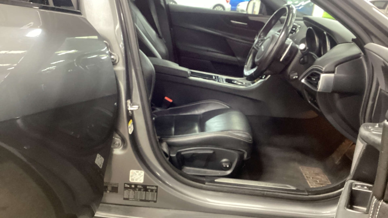 Used Jaguar XE 2018 for sale - 76350454: Photo 11