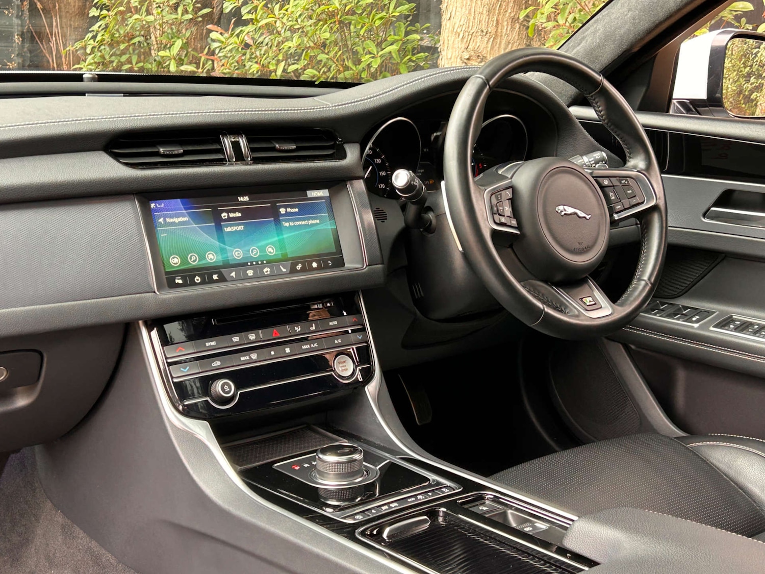 Used Jaguar XF 2020 for sale - 76132413: Photo 4