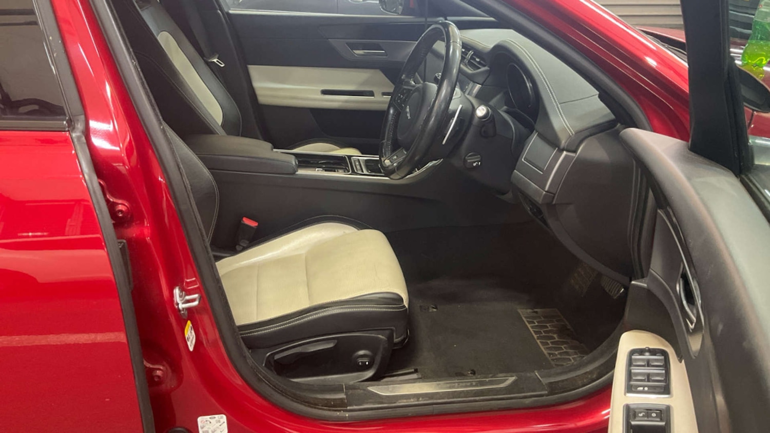 Used Jaguar XF 2018 for sale - 76441416: Photo 3