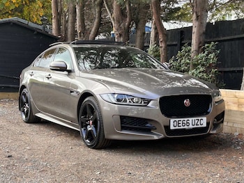 Used Jaguar XE 2017 for sale - 76245074: Photo