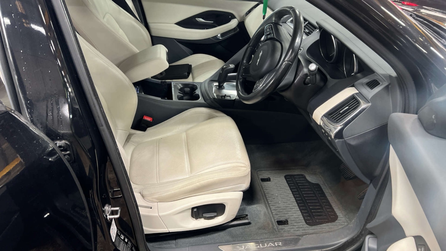 Used Jaguar E-Pace 2017 for sale - 76486558: Photo 3