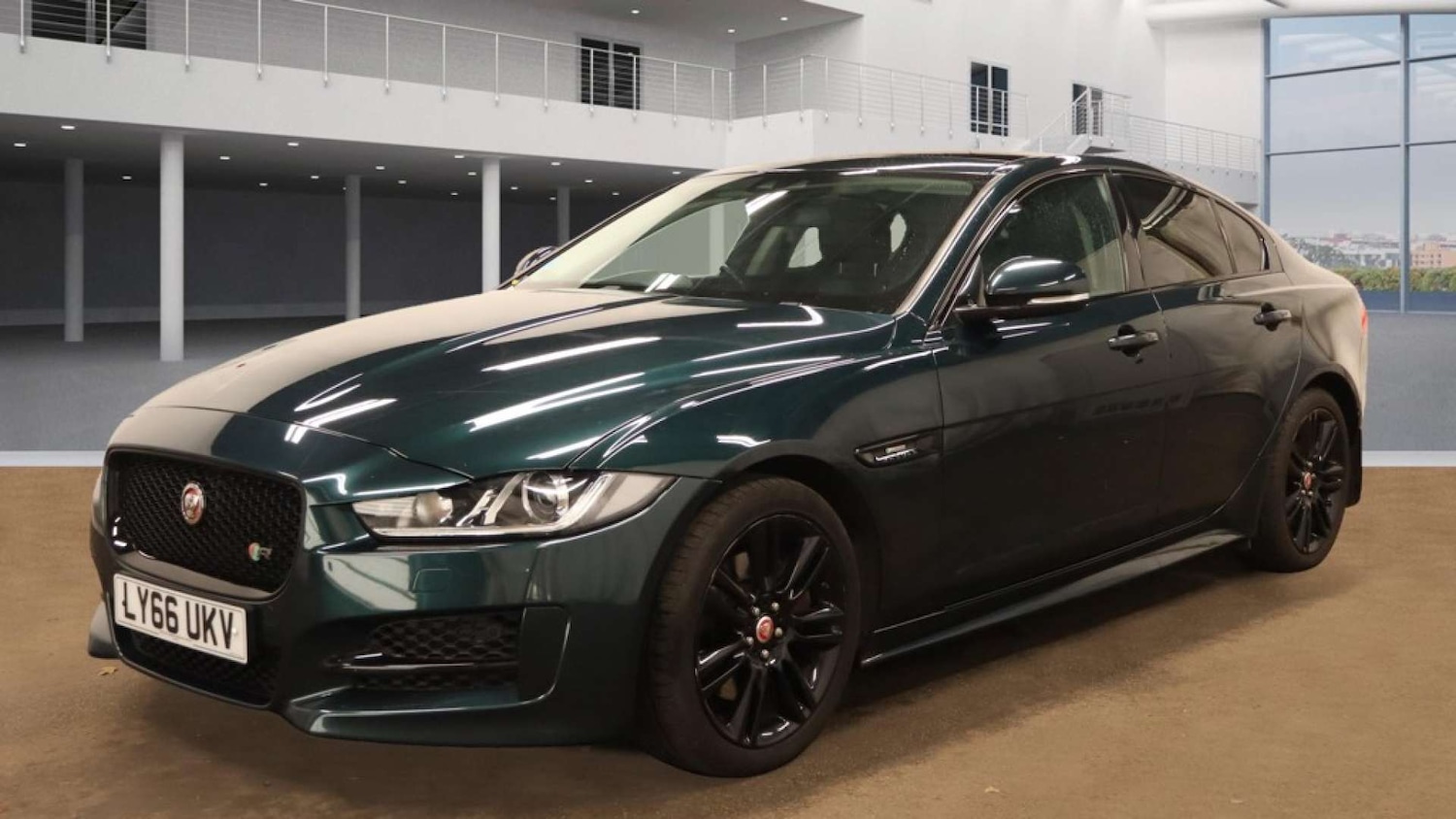 Used Jaguar XE 2016 for sale - 76427120: Photo 1