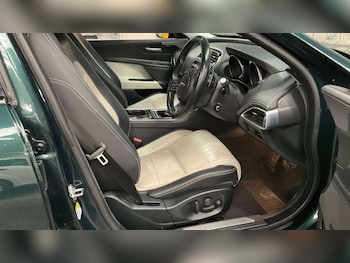 Used Jaguar XE 2016 for sale - 76427120: Photo