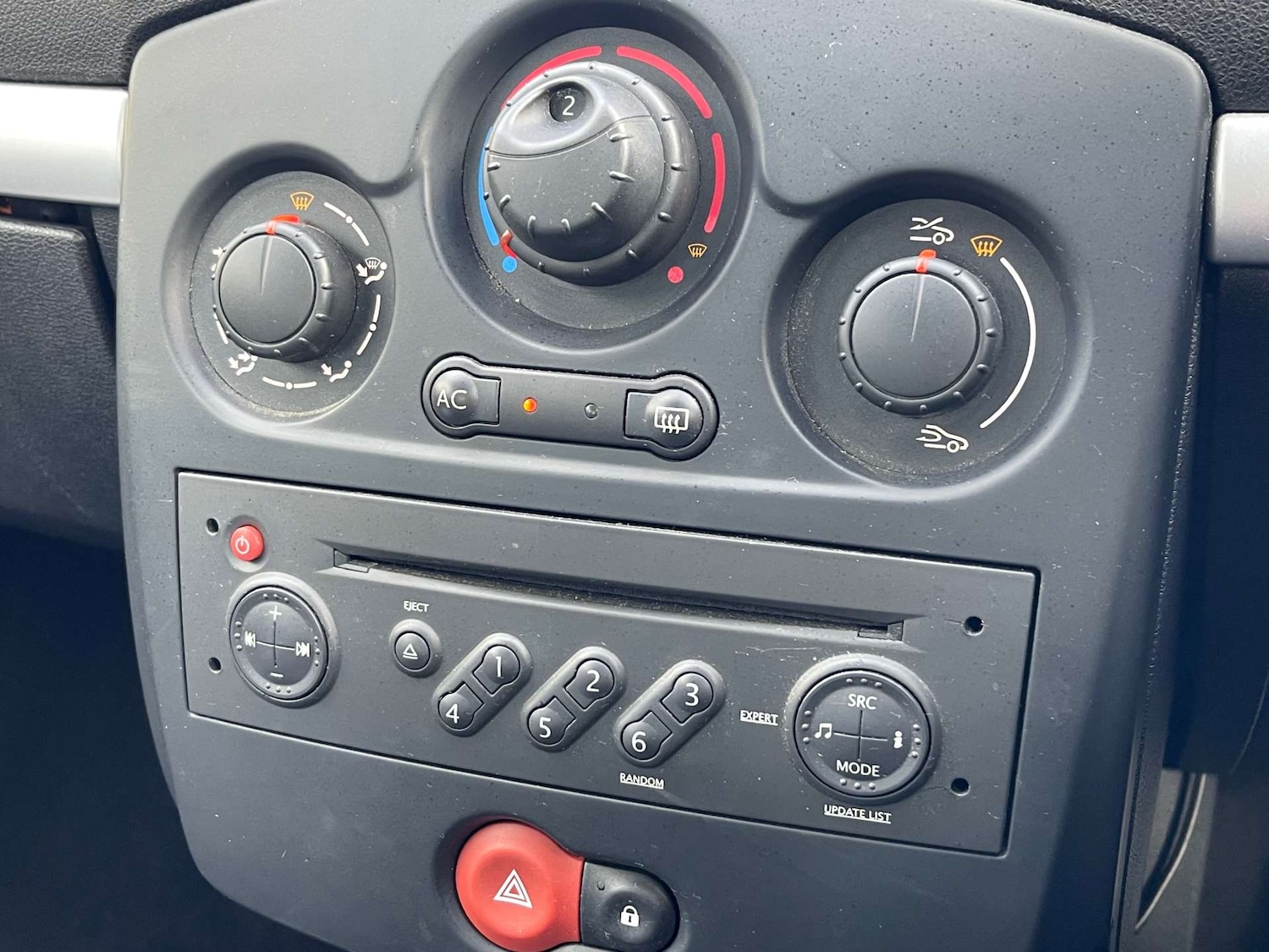 Used Renault Clio 2009 for sale - 77336953: Photo 11