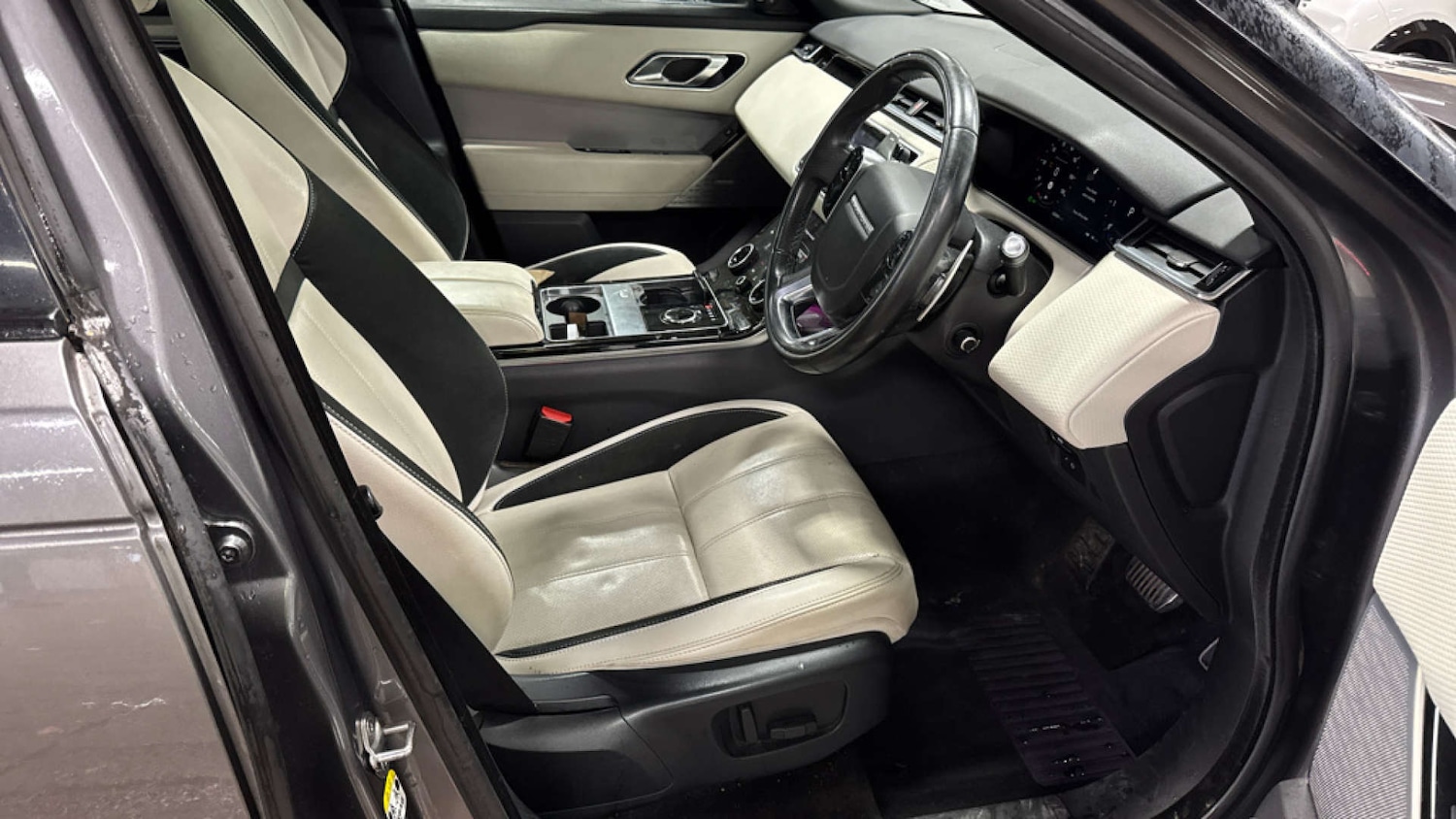Used Land Rover Range Rover Velar 2017 for sale - 76829823: Photo 11