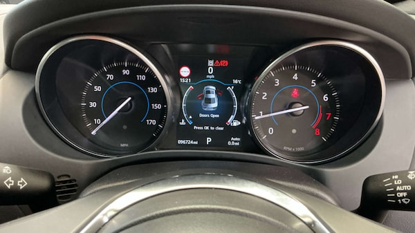 Used Jaguar XE 2017 for sale - 76304417: Photo 10