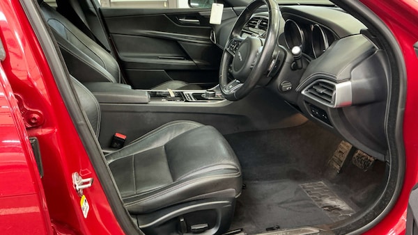 Used Jaguar XE 2017 for sale - 76304417: Photo 9