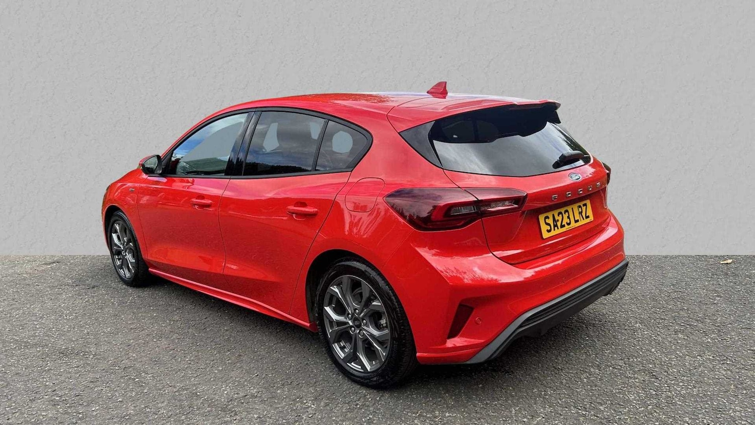 Used Ford Focus 2023 for sale - 76442444: Photo 2