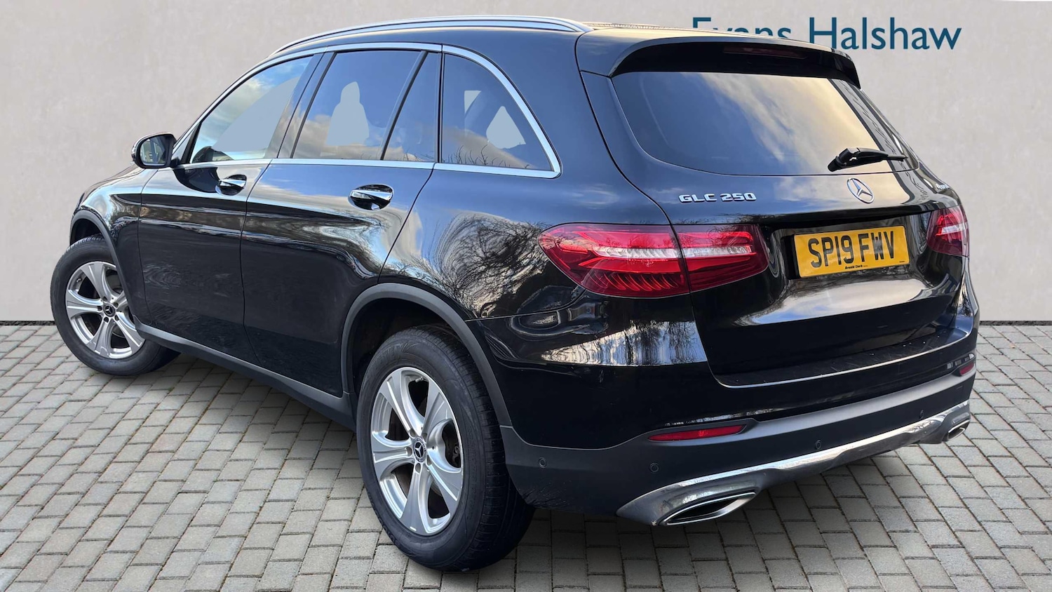 Used Mercedes-Benz GLC 2019 for sale - 77134788: Photo 2