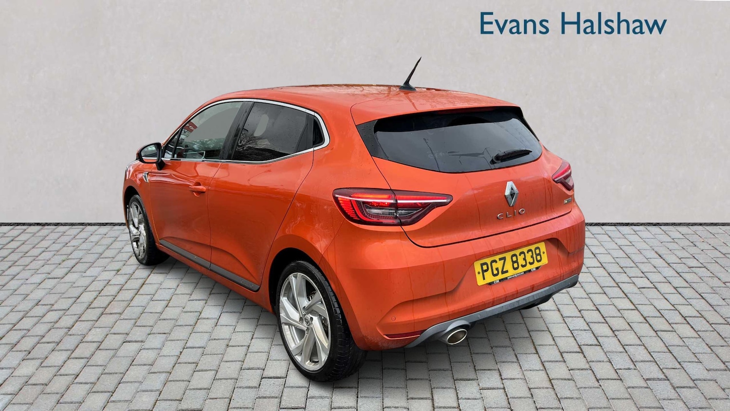 Used Renault Clio 2020 for sale - 76668979: Photo 2