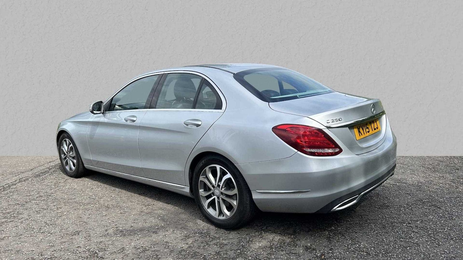 Used Mercedes-Benz C Class 2015 for sale - 76252208: Photo 2